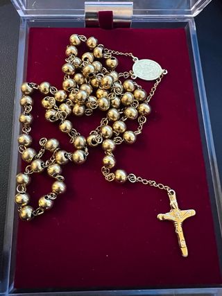 Rosário Dourado com Medalha e Cruz