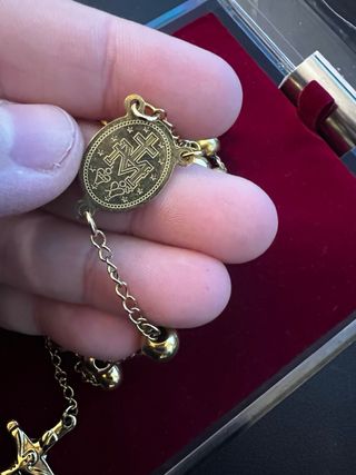 Rosário Dourado com Medalha e Cruz