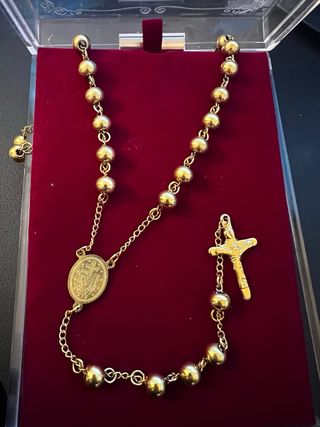 Rosário Dourado com Medalha e Cruz