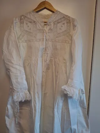 Camisón antiguo de algodón con encaje