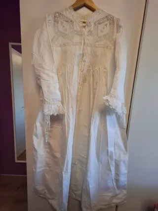 Camisón antiguo de algodón con encaje