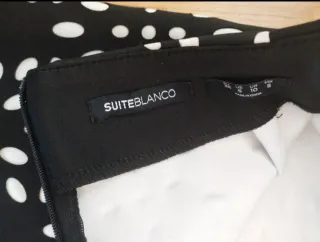 Falda tubo elegante estampada blanco y negro.