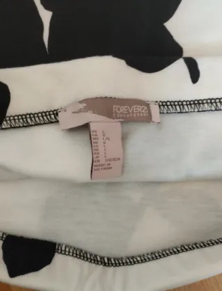 Falda tubo estampada flores blanco y negro