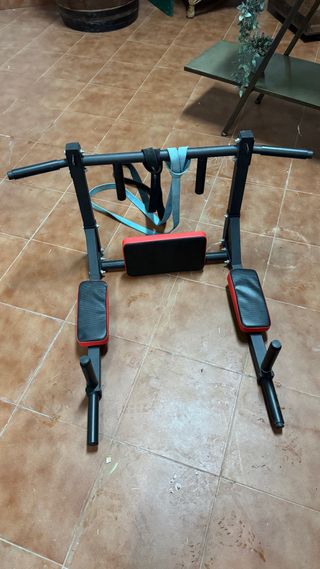 Equipo de gimnasio: pesas y barra