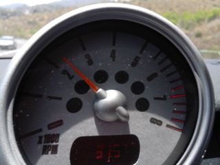 Mini Cooper - Motor BMW 1.6 - Gasolina.