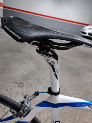 Bicicleta Corratec carretera blanca y azul