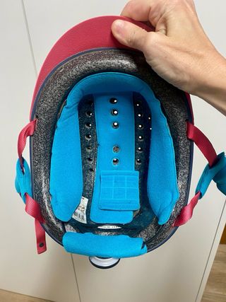 Casco de montar infantil azul con triángulos
