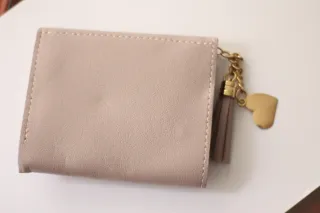 Cartera mujer con corazón y borla
