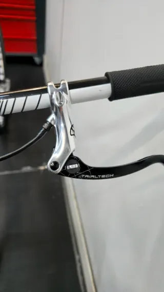 Bicicleta Jitsie Varial 26 trial