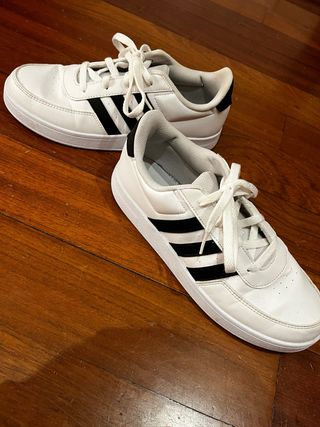 Zapatillas Adidas Breaknet, estan nuevas.