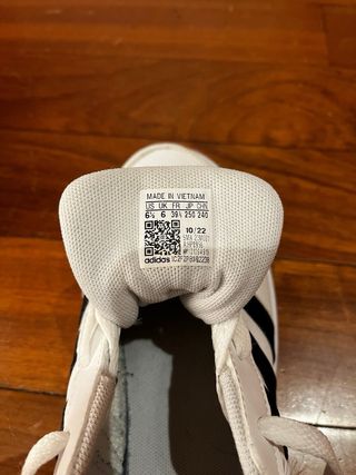 Zapatillas Adidas Breaknet, estan nuevas.