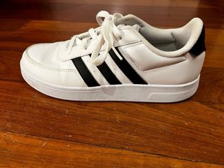 Zapatillas Adidas Breaknet, estan nuevas.
