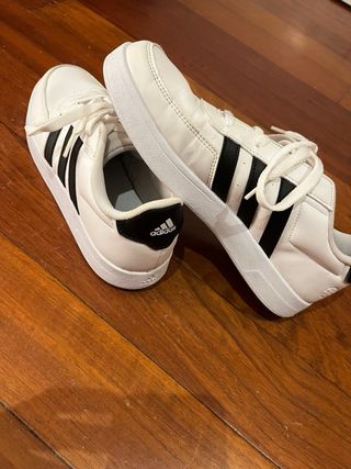 Zapatillas Adidas Breaknet, estan nuevas.