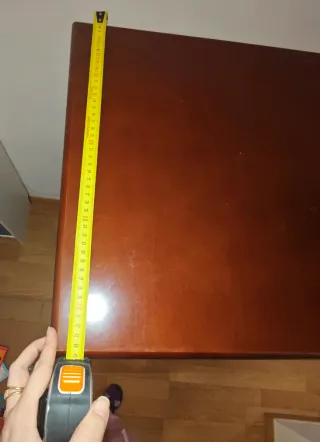 Librería giratoria de madera y metal