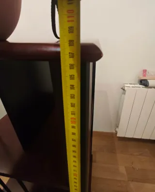 Librería giratoria de madera y metal