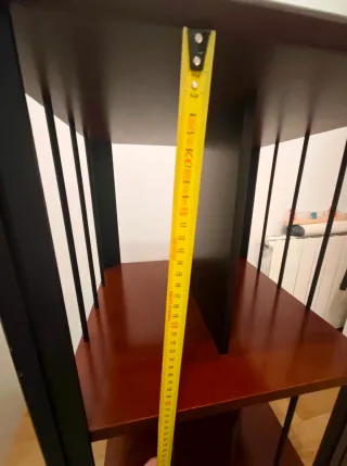 Librería giratoria de madera y metal