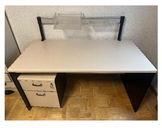 Mesa de despacho con cajonera a juego