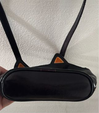 Borsetta nera a forma di gatto