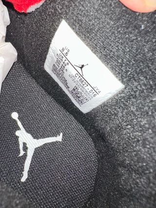 Tênis Air Jordan 4 Preto e Vermelho