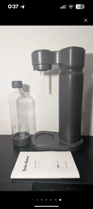 Máquina agua con gas. Aireador bebidas y refrescos