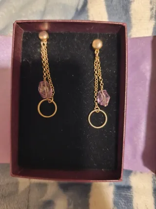 Orecchini in argento con perle viola