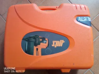 Pistola Clavadora SPIT Pulsa 700E