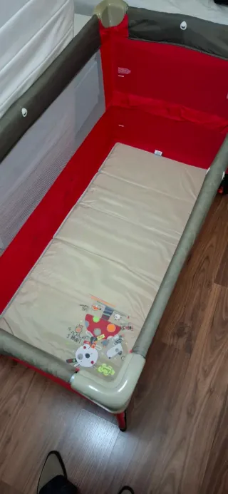 Cuna de viaje Jane+colchón Ikea