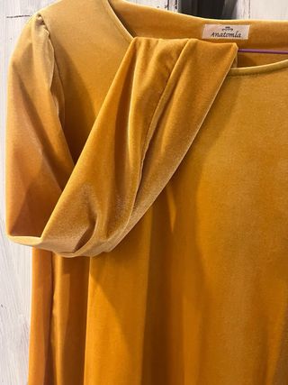 Camiseta terciopelo mostaza Anatomia manga larga