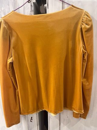 Camiseta terciopelo mostaza Anatomia manga larga