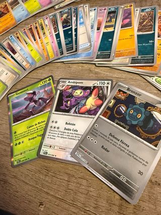 Lote 75 Cartas Pokémon Fuegos Fantasmales + 3 Holo