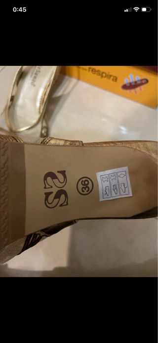 Tacones Pie Santo Dorados