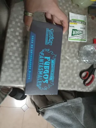 Caja Entrenador Élite Pokémon Fuegos Fantasmales