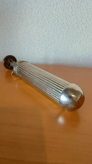Antiguo Extintor de Coche con  Soporte (1930s).