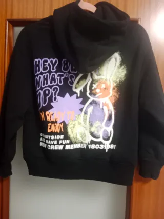 Sudadera Zara niño con estampado de conejo