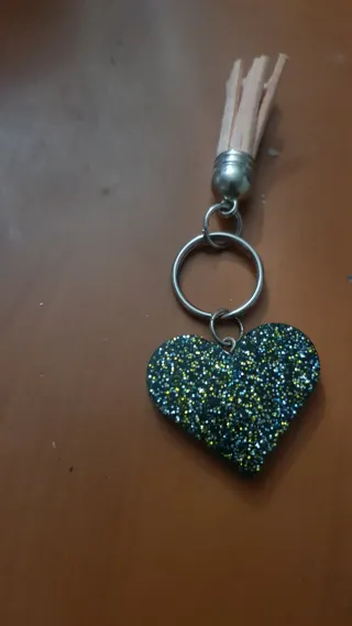 Portachiavi cuore resina e acciaio