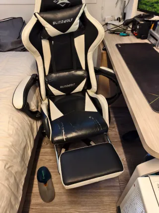 Silla Gaming Blitzwolf Negra y Blanca