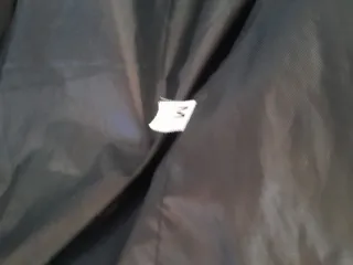 Chaqueta de moto gris y blanca