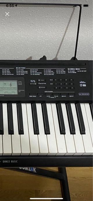 Piano eléctrico con soporte