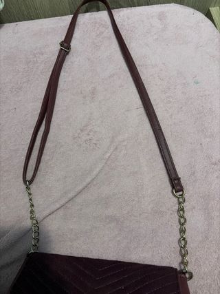 Bolso bandolera burdeos con cadena