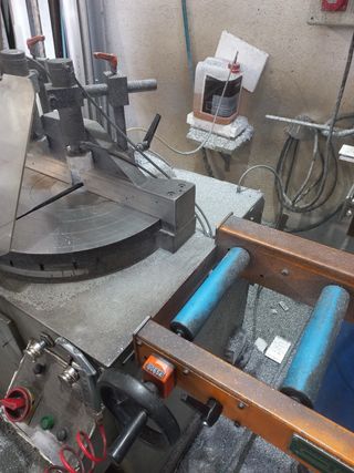 Tronzadora con dos carros