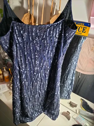 Abito con paillettes e perline fatto a mano