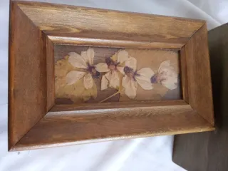 Cajas de madera decoradas con flores secas