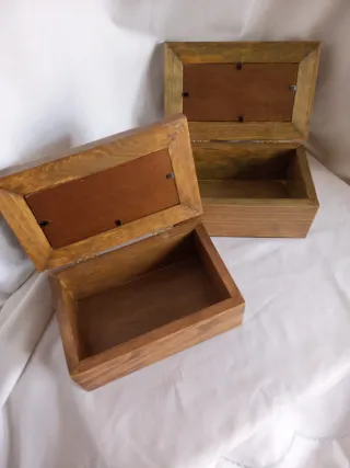 Cajas de madera decoradas con flores secas