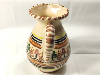 Jarrón antiguo de cerámica pintado