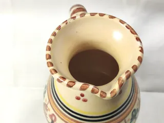 Jarrón antiguo de cerámica pintado