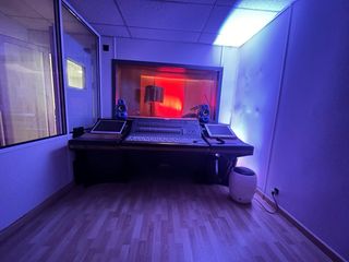 Barra LED EUROLITE LED T 1000 RGB IP65 10mm 40º