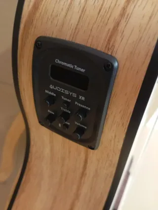 Guitarra Admira Amplificada + Funda