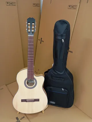 Guitarra Admira Amplificada + Funda