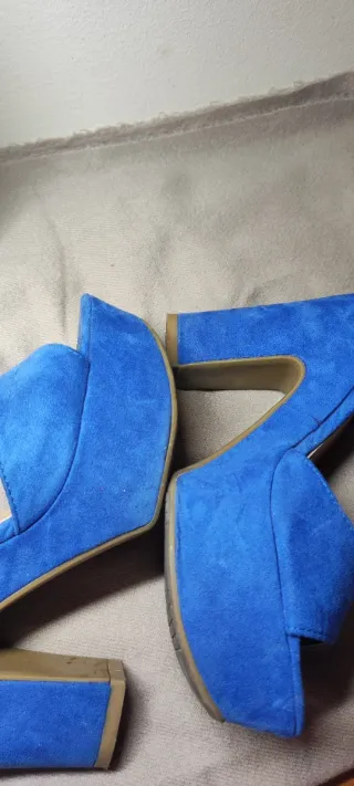 Sandalias tacón azul eléctrico ante