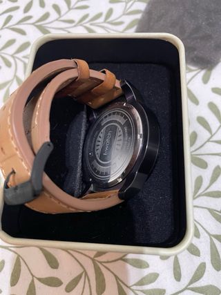Reloj i-watch gris y marrón